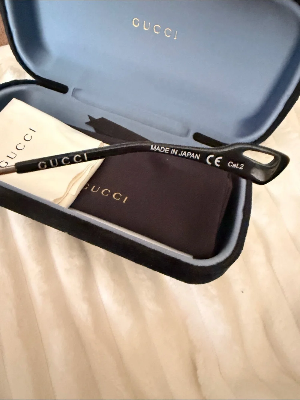 GUCCI Silver/Brown sunglasses. Unisex
